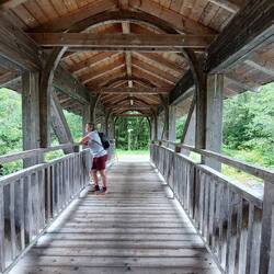 Die zweite tolle Holzbrücke über...
