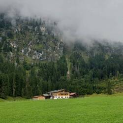 Die Wolken hängen lange sehr tief!
