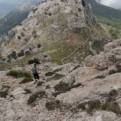Steiler Abstieg, Gipfel 3 und 4 vor Augen