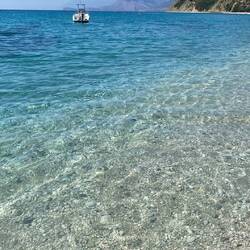 unsere wunderschöner Strand direkt neben unserem Zelt