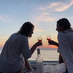 Sonnenuntergang mit Wein und Snacks :)