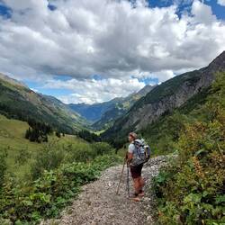 Auf 1550 m, das Wetter und die Fernsicht bleiben gut!