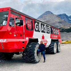 Snowcoach am icefield Centre