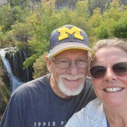One of my better "selfie" efforts...upper falls over Tom's shoulder