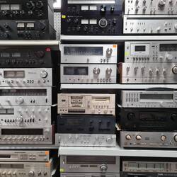 Schallplatten und Hifi Laden