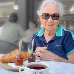 Mom with her croissant breakfast platter @ Léone — Alsancak ... İzmir, Türkiye.