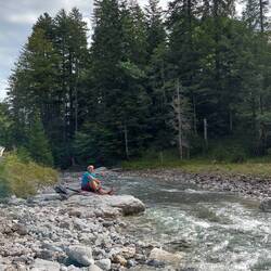 Mangels Bänken unser Pausenplatz!