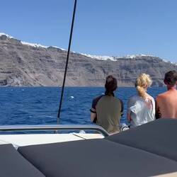 Einfahrt in die Kaldera von Santorini