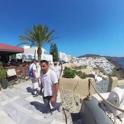 Santorini im Rundumblick... am anderen Ende waren die Gassen leerer...😄