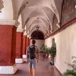 Einer der vielen Kreuzgänge im Santa Catalina