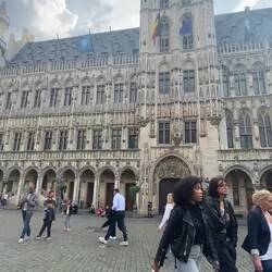 Grand Place - Thiago pointed out how frustratingly unsymmetrical this building was.