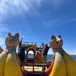 Ein traditionelles Boot komplett aus Stroh