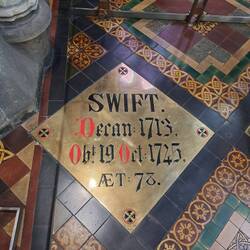 Grab des Schriftstellers J. Swift (Gullivers Reisen)