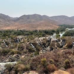 Die Mitte des Flusses ist die Landesgrenze Namibia-Angola.