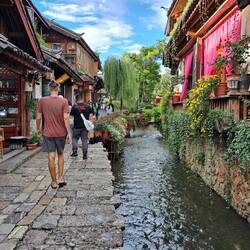 Kanäle durchziehen die Stadt