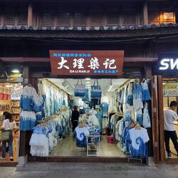 Auch hier ist Batik Tradition