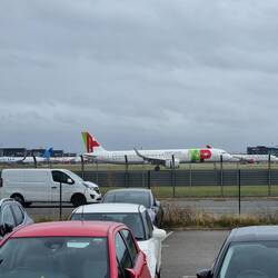 Air Portugal plane landing