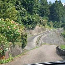 DRIVING ON STEEP AND NARROW ROADS