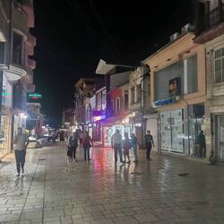 Zurück über die Fußgängerzone