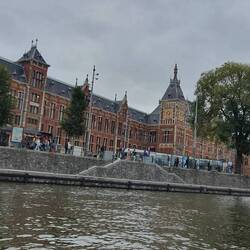Hauptbahnhof vom Wasser aus