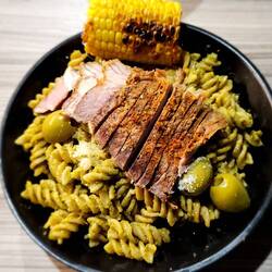 Pesto pasta w Steak