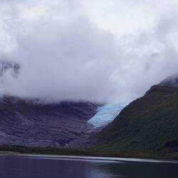 Gewachsen aus den Wolken kann man denken