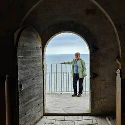 Ikke op het balkon van de kerk.