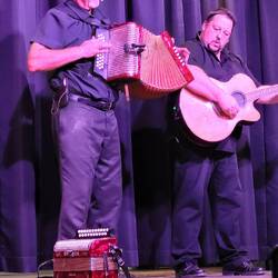 THESE ARE 2 OF THE 5 PERFORMERS AT THE DINNER THEATER. FANTASTIC!