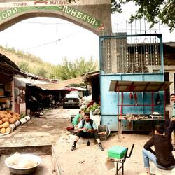 Bazar in Darband.