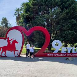 A display left from the celebrations for the 101st aniversary of İzmir's liberation — Alsancak.
