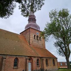 De kerk is open, dus ik ga even een kijkje nemen.