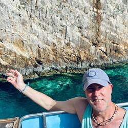 Ready to dive out! 🌊