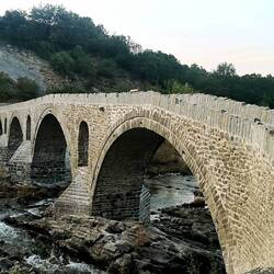 DIE SPANDOU - BRÜCKE ÜBER DEN VENETIKOS