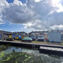 Rosegrove Visitor Moorings with strawberries and carrots in planters for us to help ourselves to