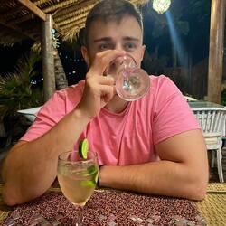 Arak - ein Schnaps aus den Palmfrüchten. Pur nicht genießbar (schmeckt wie Cachaca)