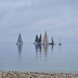 Segelregatta bei Flaute, die Spannung ist kaum auszuhalten 😉