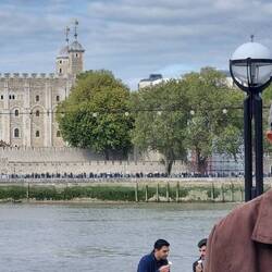 Torre de Londres al fondo