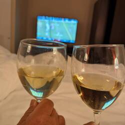 ...ein gemütlicher Abend mit Football. Prost ihr Lieben🥂