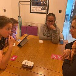 Un juego de memoria que no me acuerdo como se llama 🤣🤣🤣 de todos modos perdí jajaja