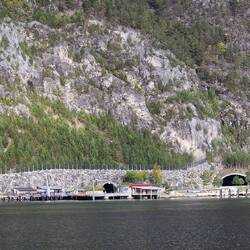 Der Bootsanleger Mannheller. Man kommt direkt aus dem Tunnel aufs Boot.