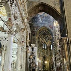 Vaulted arches, statues, wall carvings and frescos - amazing!