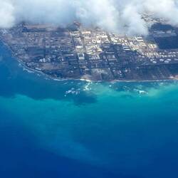 Sicht auf O'ahu am Flug von Honolulu nach Lihue (Kaua'i)