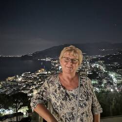Amanda by night