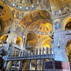 More views of statues, Byzantine art and mosaics