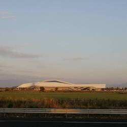 Der futuristische Bahnhof von Neapel
