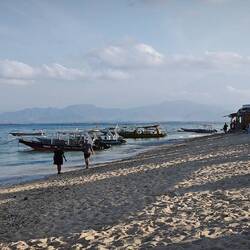 Blick auf Bali, im Hintergrund der Hauptvulkan der Insel