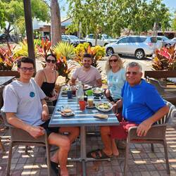 Catching up with Marcel and Trina before we drop Joe at the airport then off we going again 😃