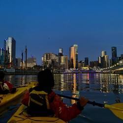 Kayaking down Melbournes Yarra river during sunset... unreal ❤️