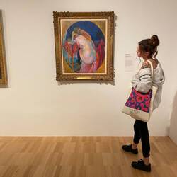 Not looking at her buttcrack...