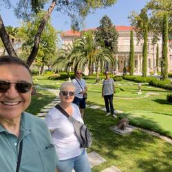 A beautiful setting for a group selfie @ Mattheys Mansion ... Arkas Sanat — Bornova, İzmir.